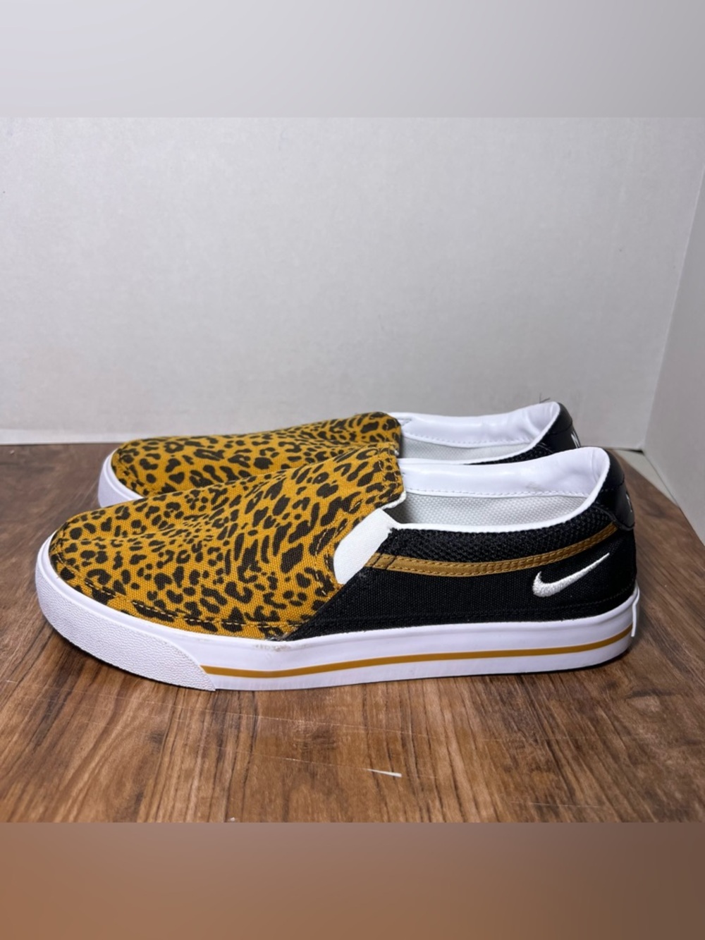 Nike Court Legacy Leopard Slip On women’s size 9
